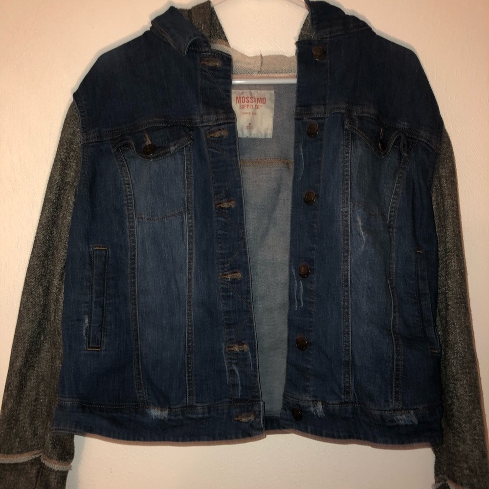 Jean jacket with cloth sleeves